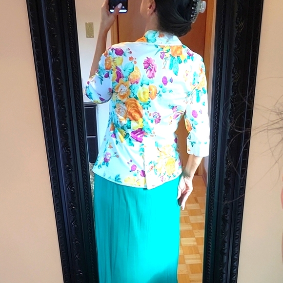 NWOT Floral Stretch Blazer in White, Burgundy, Orange, Yellow, Green, 6 - Picture 13 of 16